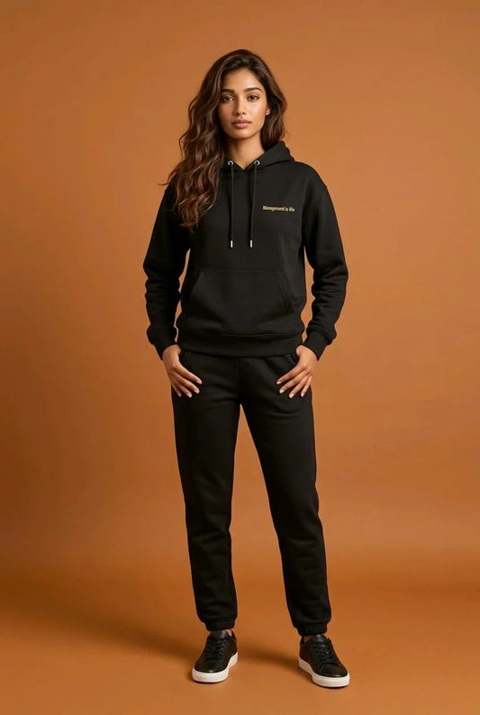 Sweat à capuche noir bio Massage Is Life, style lifestyle doux et confortable