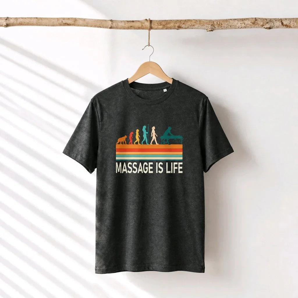 T-shirt bio Massage Is Life avec design évolution vintage, suspendu à une branche