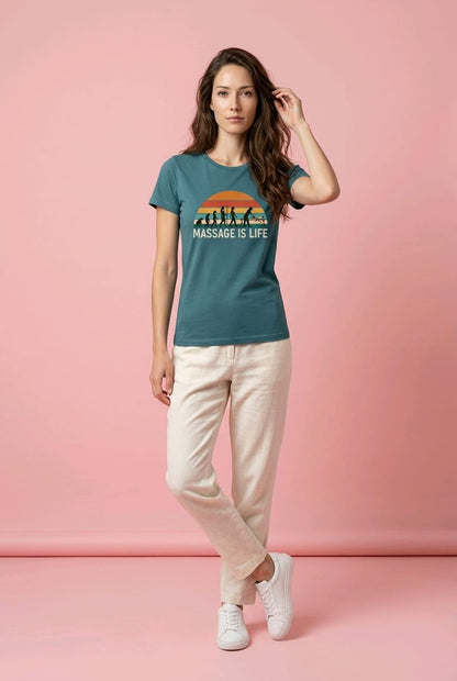 T-shirt bio Massage Is Life avec imprimé évolution soleil couchant, style doux et lifestyle bien-être
