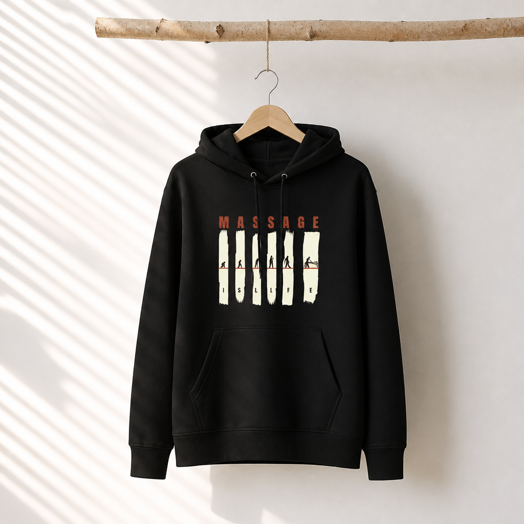 Sweat à capuche noir bio Massage Is Life avec imprimé graphique, suspendu à une branche en bois
