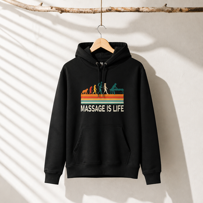 Sweat à capuche noir bio Massage Is Life, design évolution rétro, suspendu sur cintre en bois