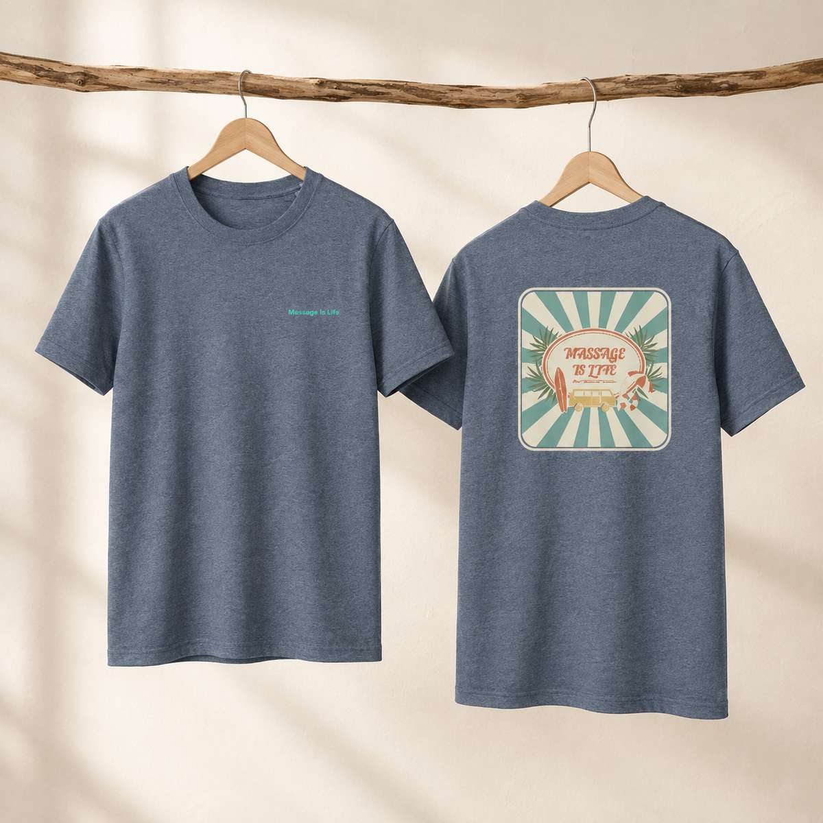 T-shirt bio Massage Is Life, dos imprimé rétro surf et palmiers, devant discret, style bien-être