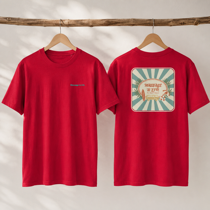 T-shirt rouge bio Massage Is Life, dos imprimé rétro palmiers et van, style bien-être et lifestyle