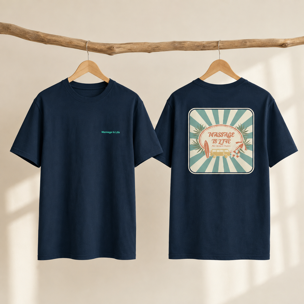 T-shirt bio bleu marine Massage Is Life, dos imprimé rétro palmiers et van, style bien-être et lifestyle