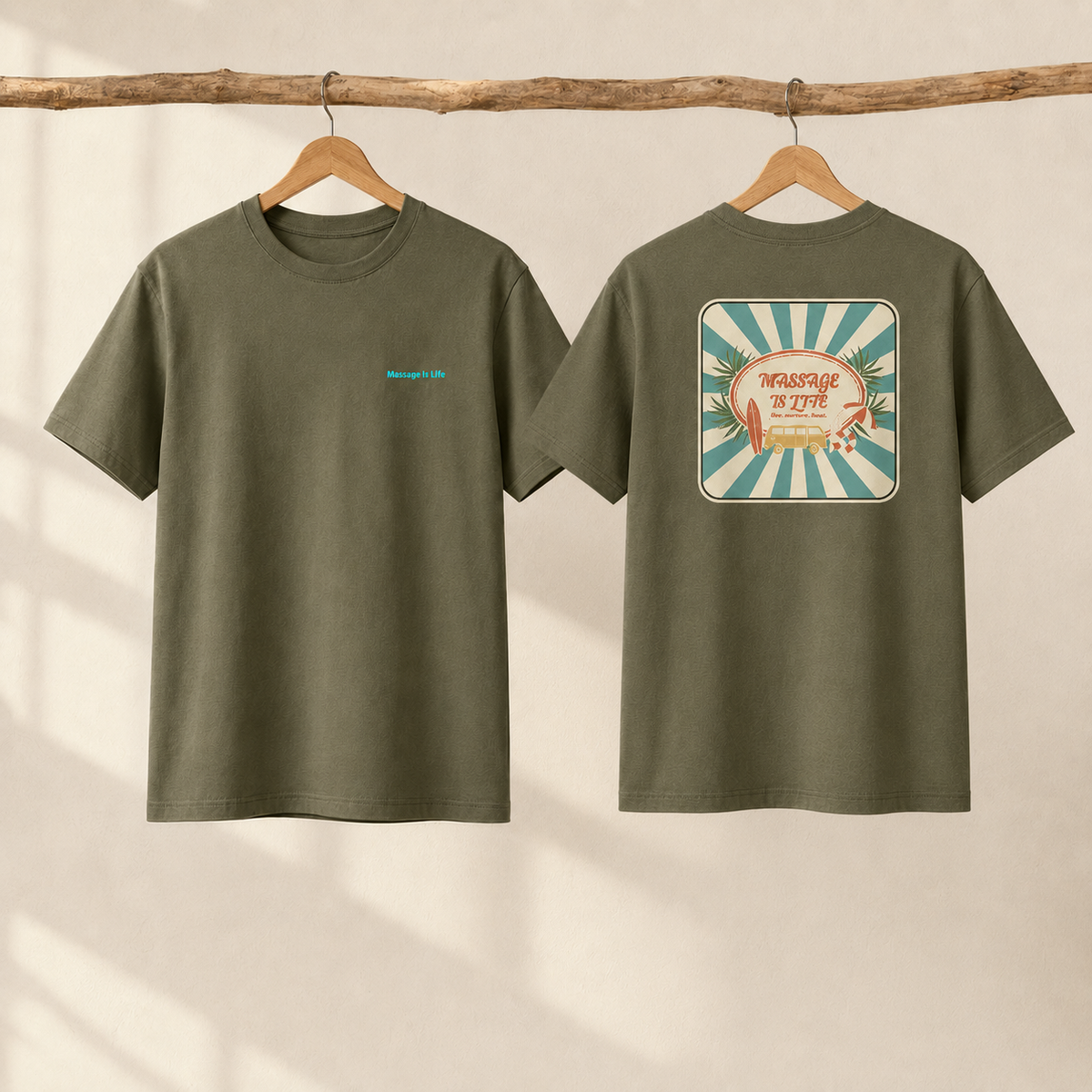 T-shirt bio vert olive Massage Is Life, dos imprimé rétro palmiers et van, style bien-être et lifestyle